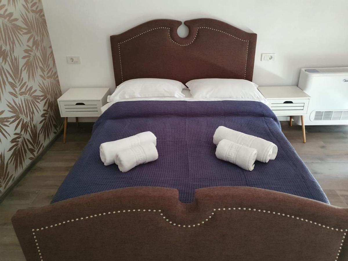 Hill House Ξενοδοχείο Ντρομπέτα-Τούρνου Σεβερίν Εξωτερικό φωτογραφία